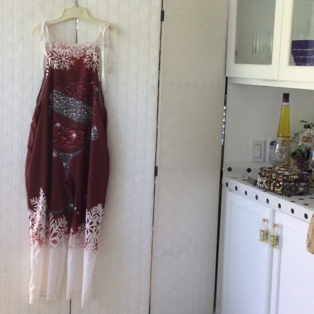 Women This Stunning jumpsuit Size XXL  burgundy and white  NWOT  #589